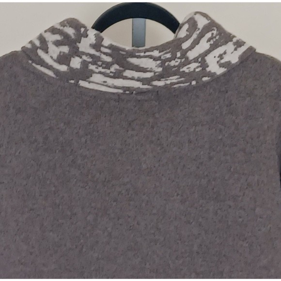 A. Ida Italy Wool Blend Asymmetrical Wrap Cape Cardigan Sweater Women US S USED - Picture 8 of 11